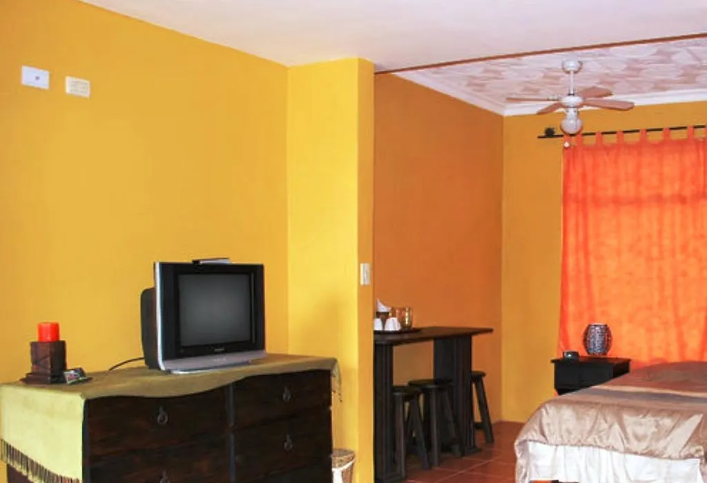 Melrost Airport Bed & Breakfast-1