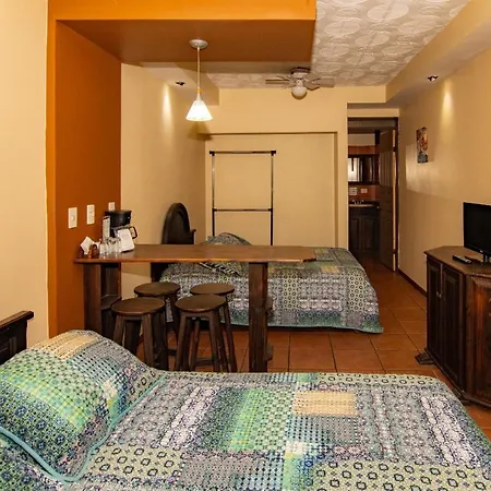 Melrost Airport Bed & Breakfast-2